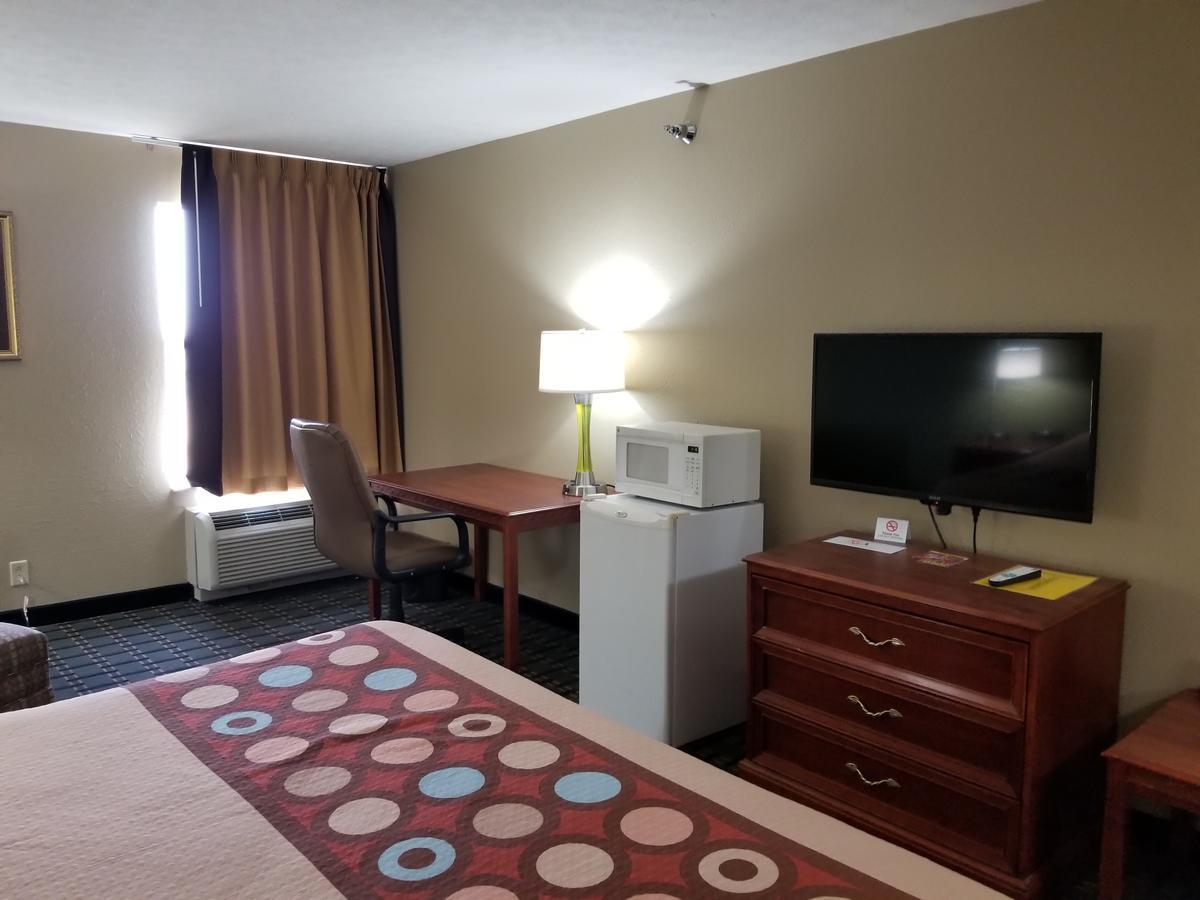 Super 8 By Wyndham Bellefontaine Hotel Szoba fotó
