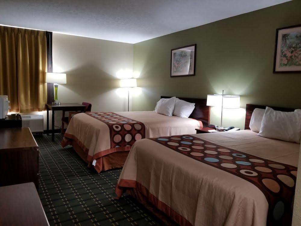 Super 8 By Wyndham Bellefontaine Hotel Kültér fotó